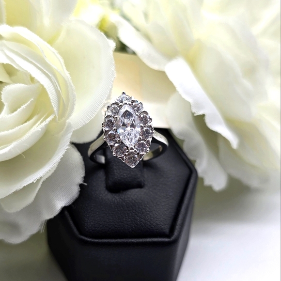 ♥️ GINA ENG RING - Picture 6 of 6